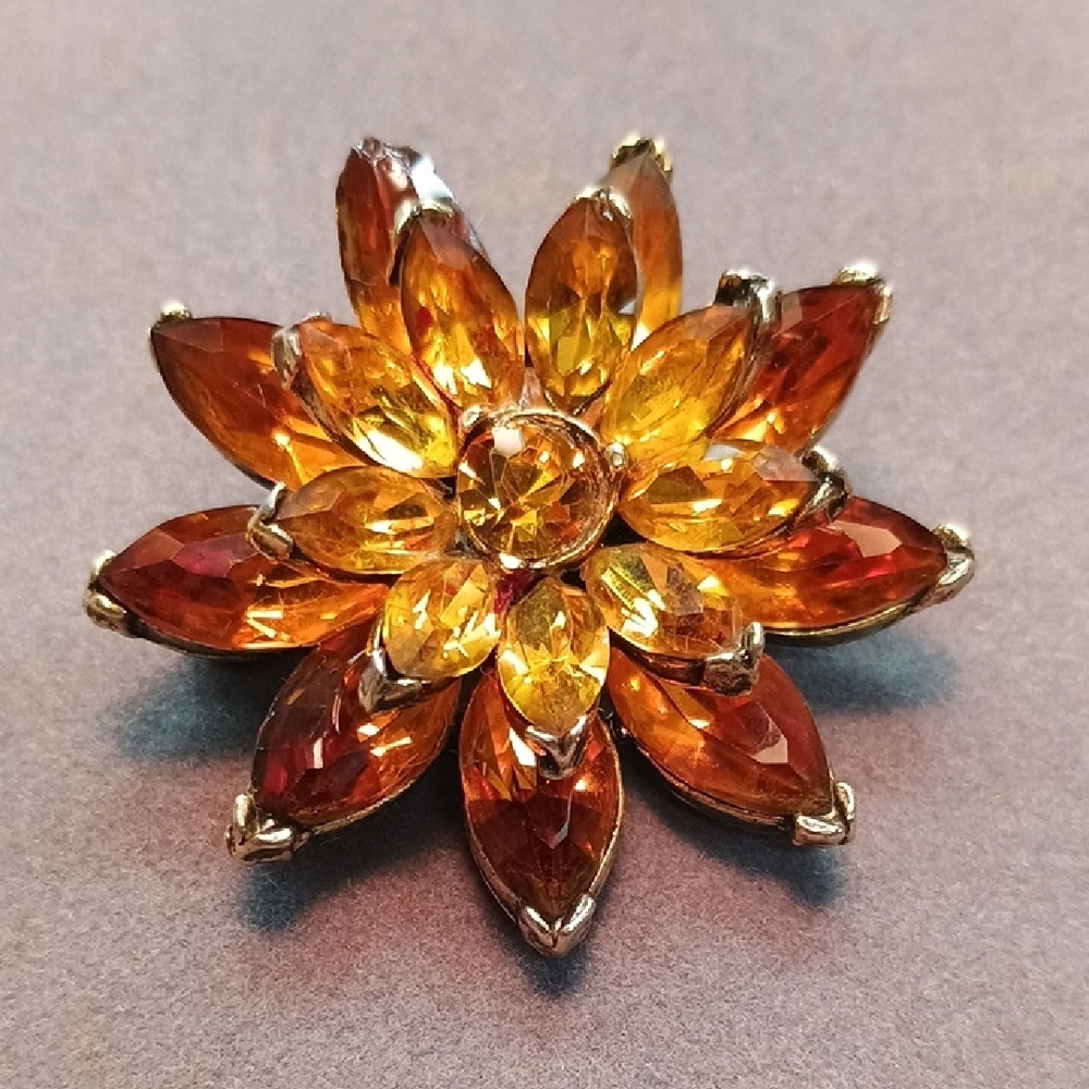 Elegant Gold and Amber Floral Brooch